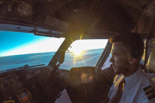 Pilot dengan sunset